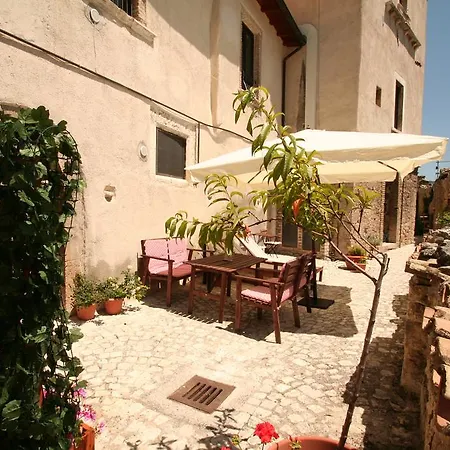 Sotto Il Castello